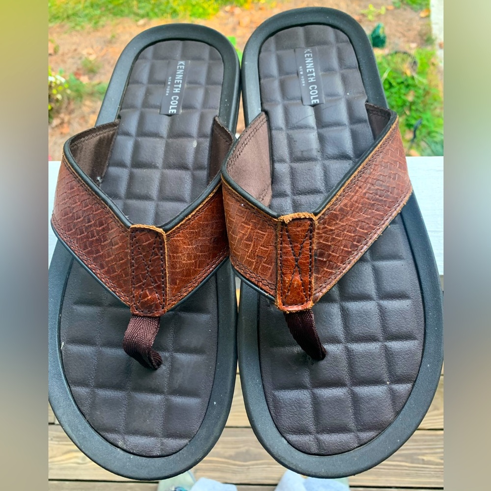 KENNETH COLE LEATHER IZZO SANDALS
